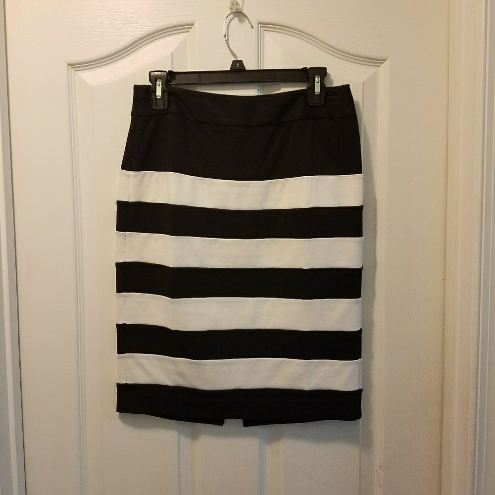 White House Black Market size 4 skirt